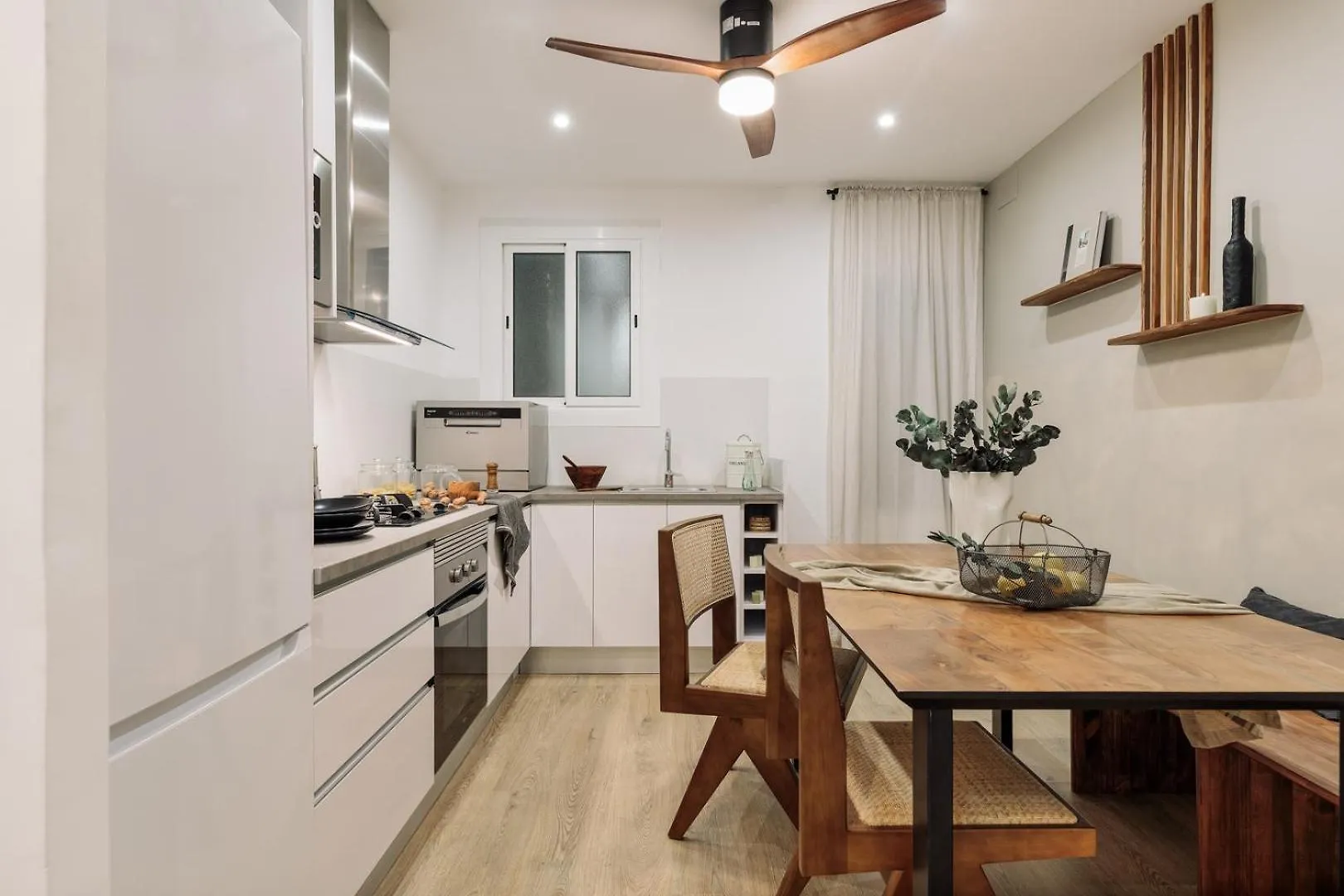 Holzer - 2 Bedrooms In Sant Antoni Barcelona Apartmán